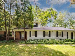 58 Oak Ridge Ln, Deer Park, IL 60010