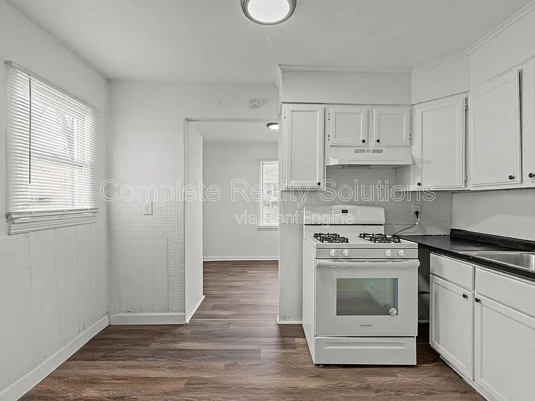 9823 Winkler Dr — Photo 15