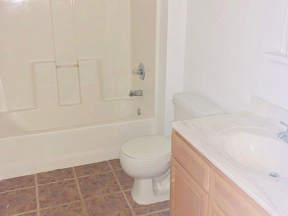 2nd image of 1220 W Clay St #A