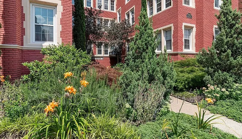 2 bed, 1.0 bath, 1200 sqft, $1,850 — Photo 3
