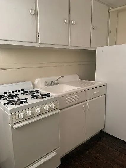 Arts and Crafts Apartments — Photo 18