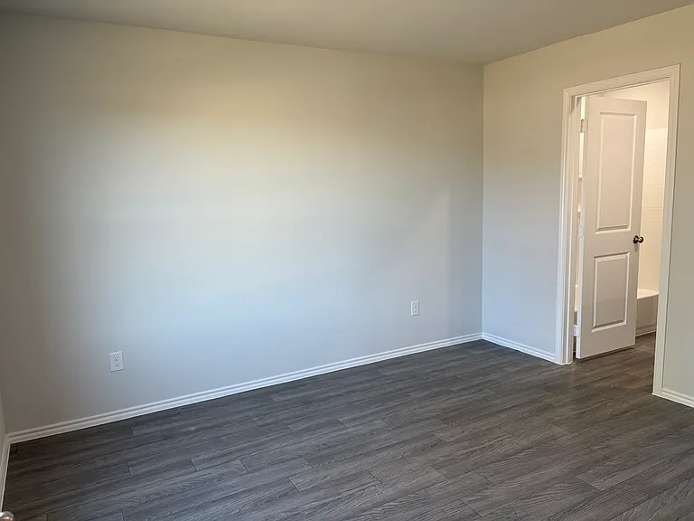 211 Blue Bird Ln — Photo 5