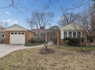 1736 Keeney St, Evanston, IL 60202