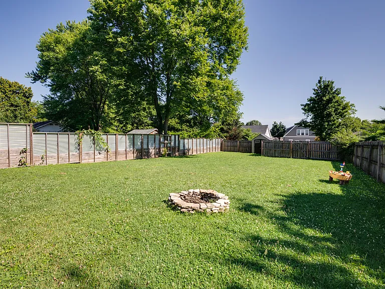508 Morton Ave — Photo 31