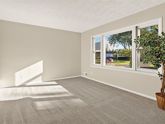 5th image of 20 Marilou Dr