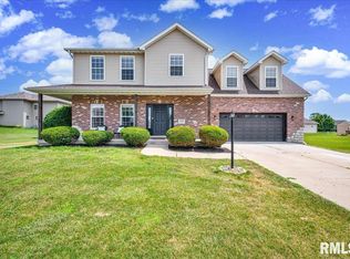 819 Grandyle Dr, Washington, IL 61571