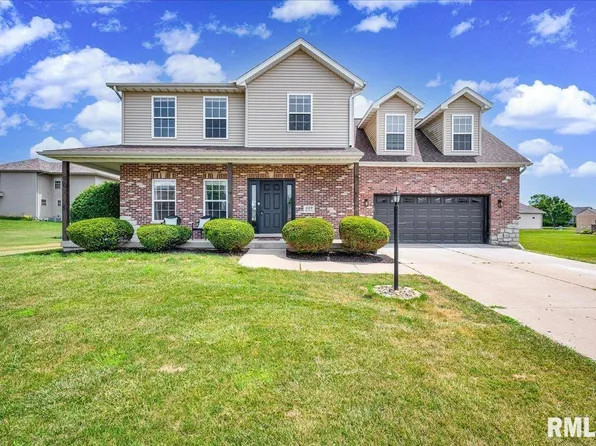 819 Grandyle Dr, Washington, IL 61571