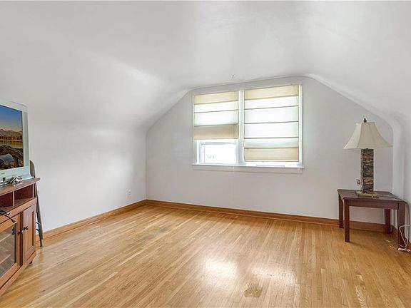 5th image of 251 Wabash Ave
