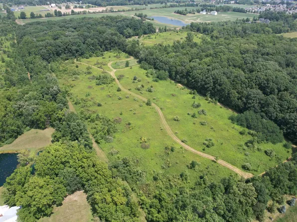 9233 Hollopeter Rd, Leo, IN 46765