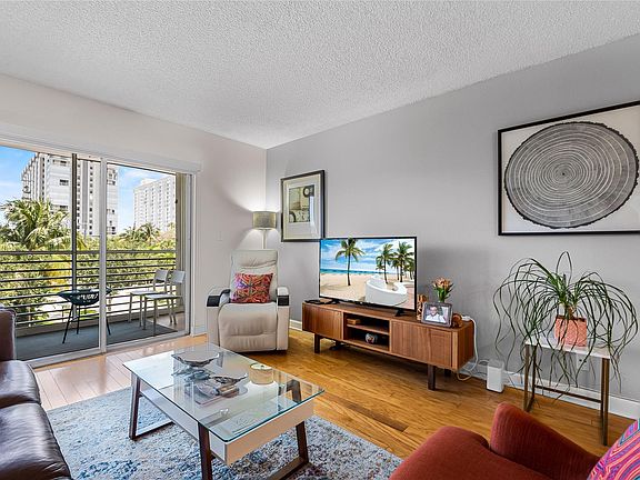 5th image of 3216 SE 8th Street #303