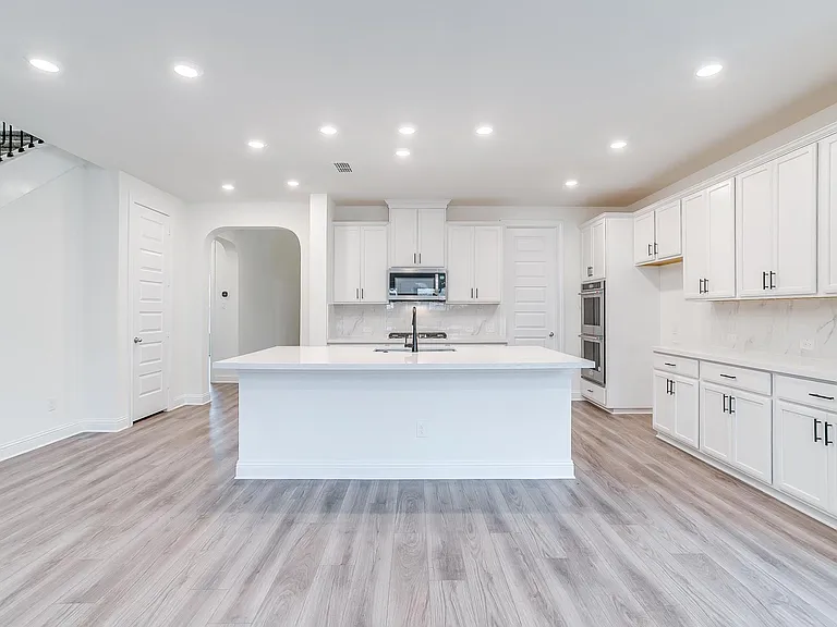 9836 Derbyshire Dr — Photo 52