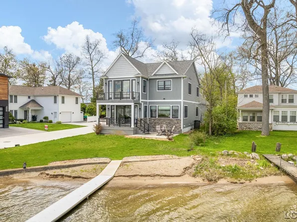 8662 Cherry Point Rd, Manitou Beach, MI 49253