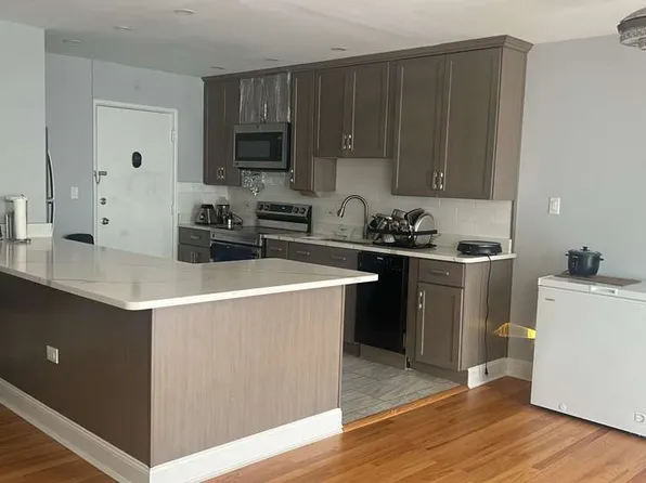 8710 Skokie Blvd #3BS, Skokie, IL 60077
