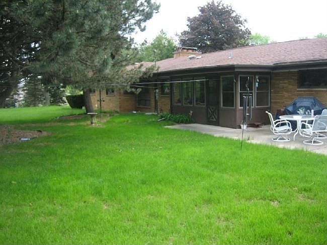 2nd image of 2370 Mayfair Dr