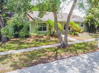 143 Suwannee Ave, Tarpon Springs, FL 34689