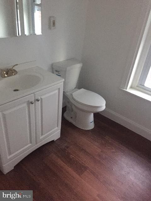 2nd image of 566 Noble St Floor 2