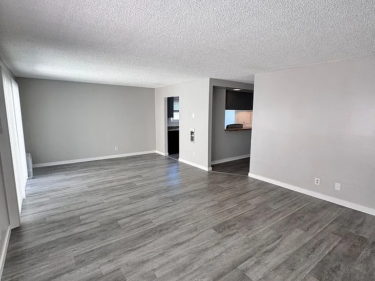 4321 Green Ave — Photo 8