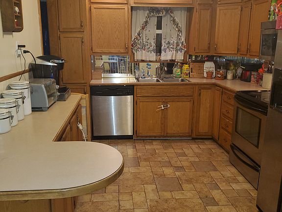 4th image of 29 Hyde Park Blvd