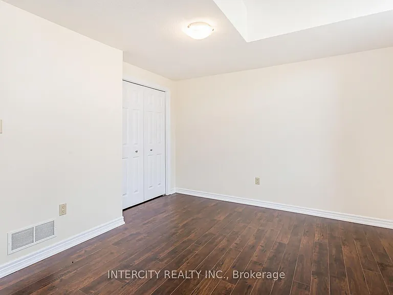 258 McMeeken Dr — Photo 23