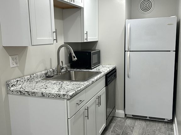 Renovated fully equip kitchen