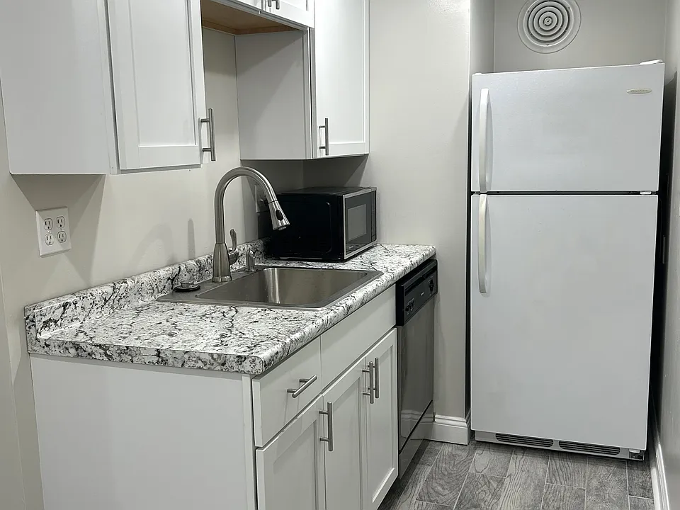 Renovated fully equip kitchen