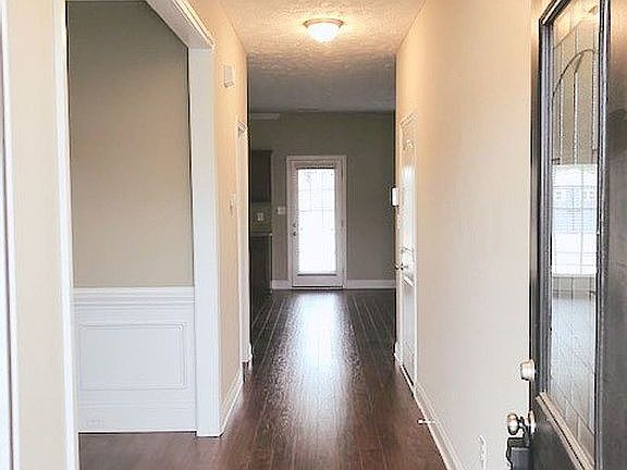 4th image of 3972 Pleasantburg Dr
