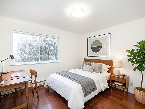 4th image of 272 Athol Ave APT A