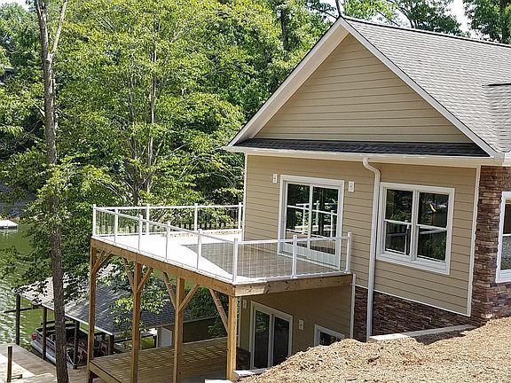3rd image of 138 Windward Pointe Dr