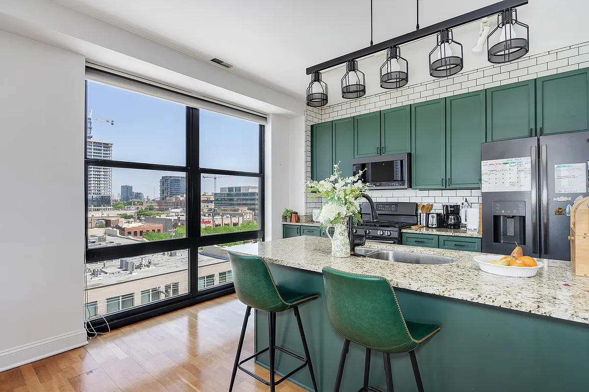 Building Photo - 1260 W Washington St #608