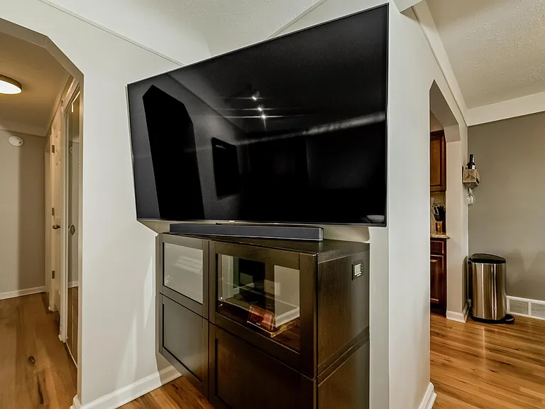 141 Girard Ave — Photo 10