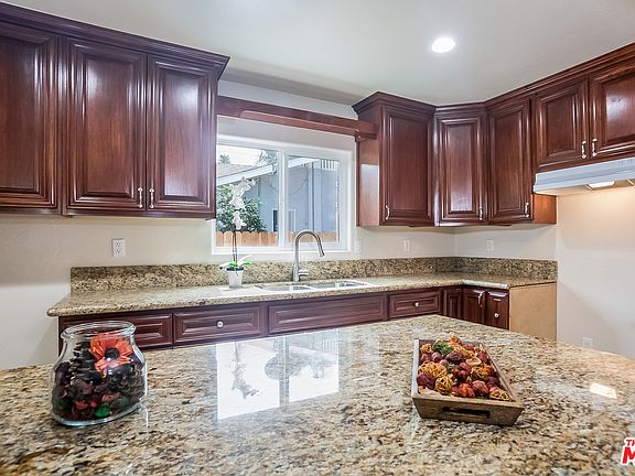 3rd image of 6722 Arbutus Ave