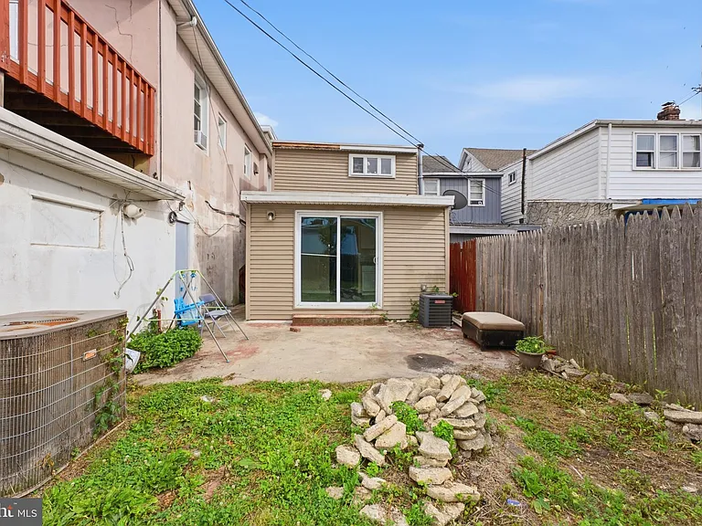 93 Washington St #1 — Photo 15