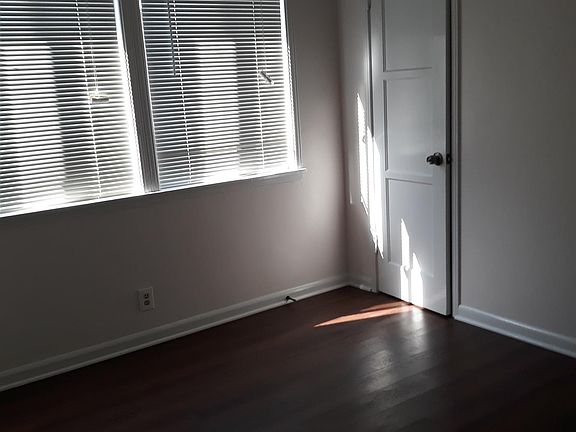 5th image of 11332 Linden St