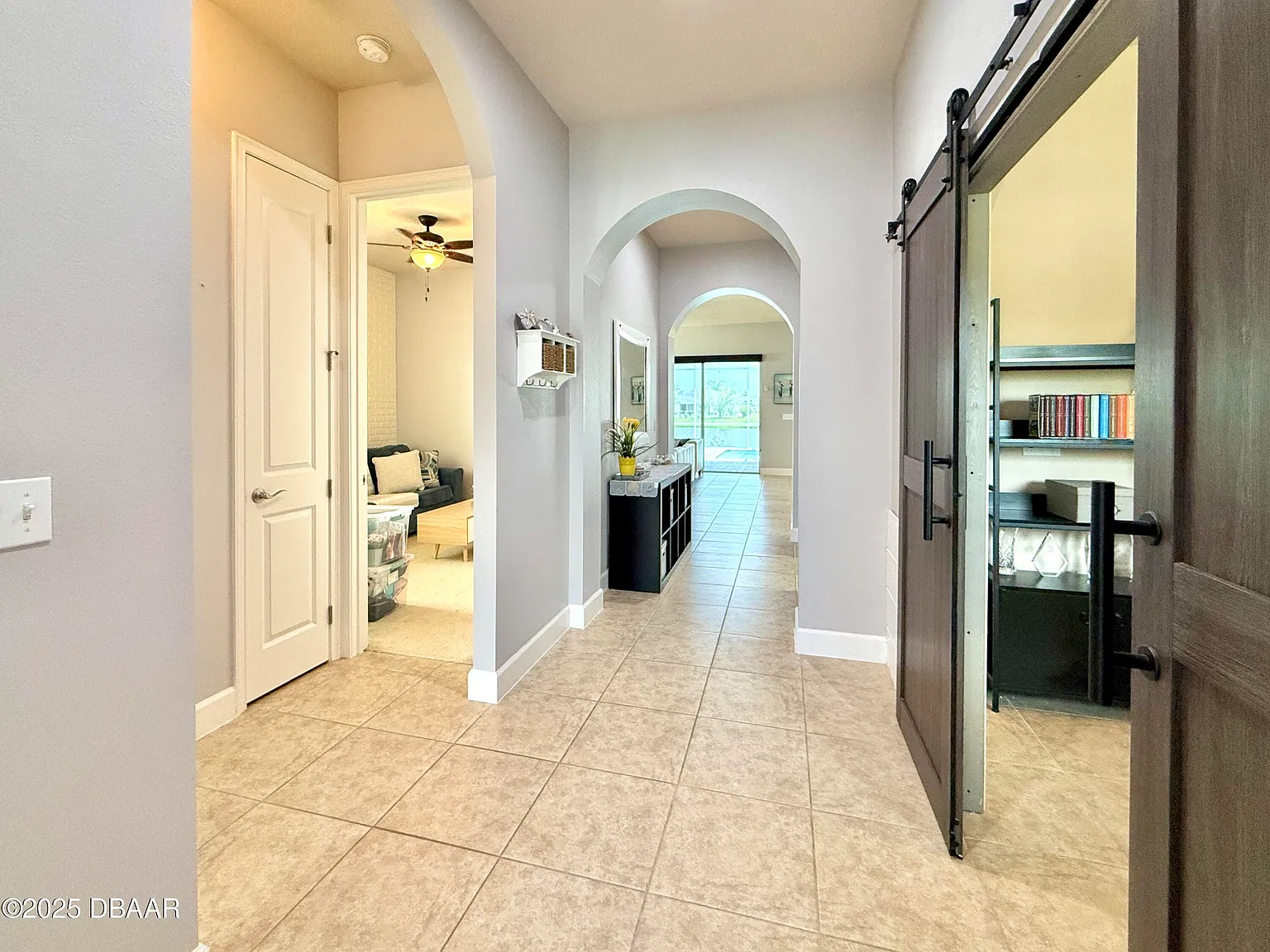3 bed, 2.0 bath, 2003 sqft, $3,000 — Photo 3