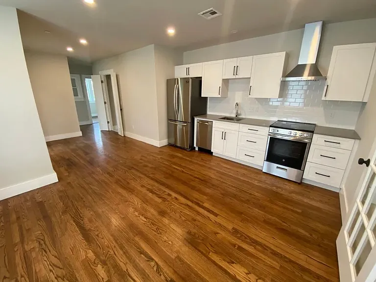 507 NW 24th St #201 — Photo 1