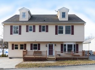 9 Olcott Rd, Hewitt, NJ 07421