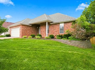 395 S Yellowwood Dr, Springfield, MO 65809