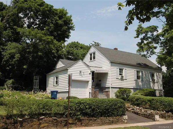 35 Beverly Pl, Bridgeport, CT 06610