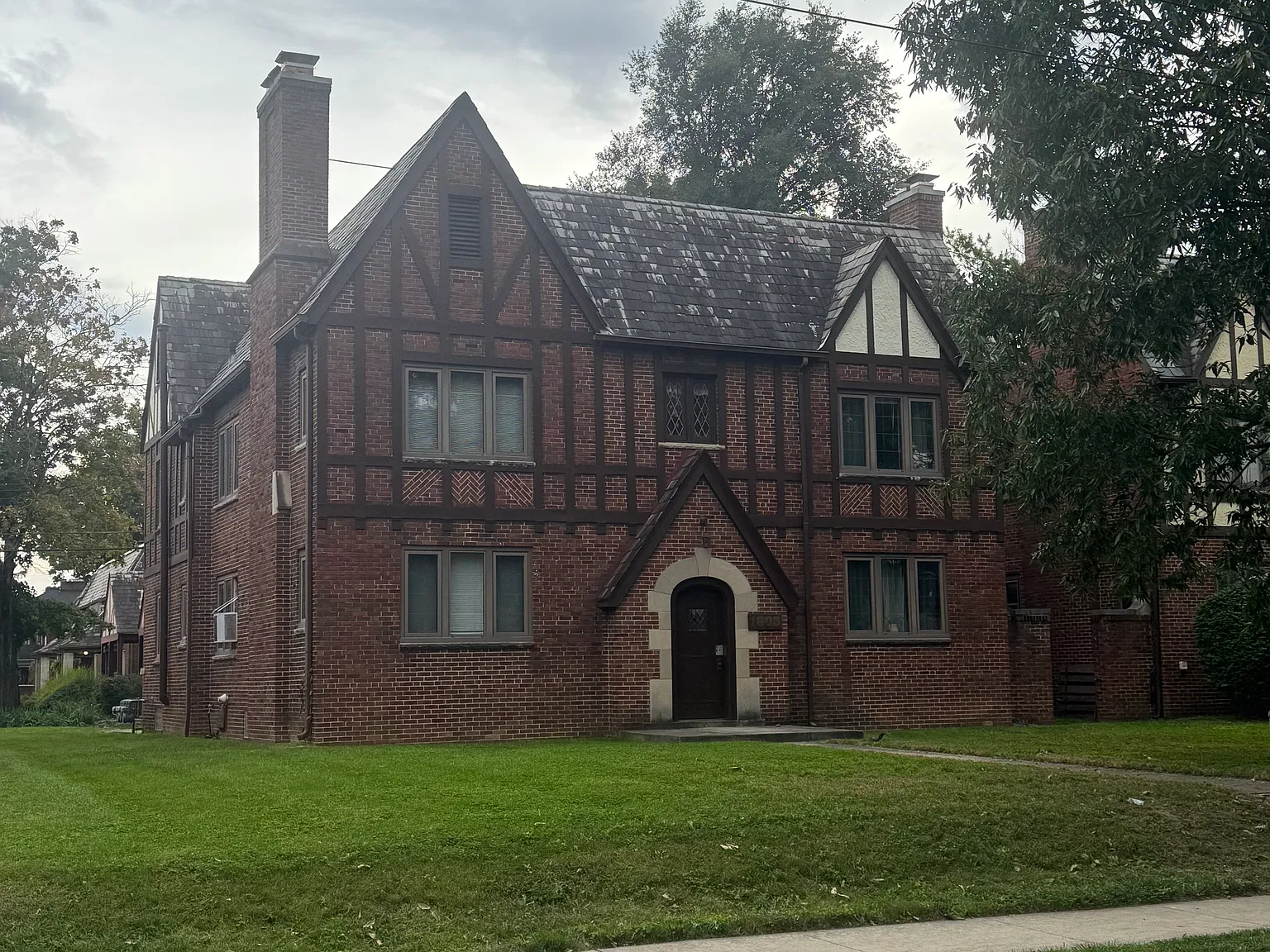1803 King Ave — Photo 1