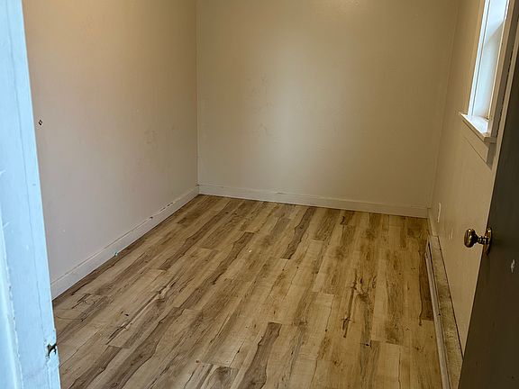 5th image of 133 S Main St #1