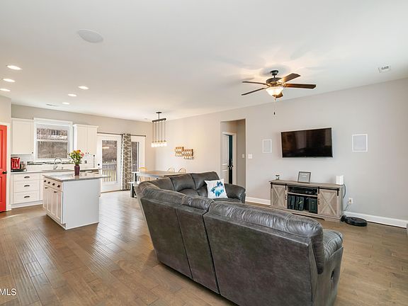 4th image of 1308 Charles Dr