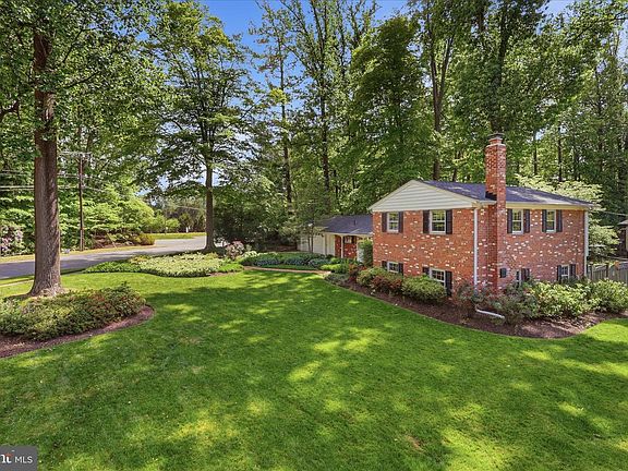 3rd image of 4701 Red Fox Dr