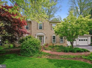 4915 Shadow Valley Dr, Fairfax, VA 22030