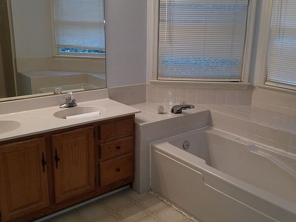 2nd image of 408 Idlewood Ln