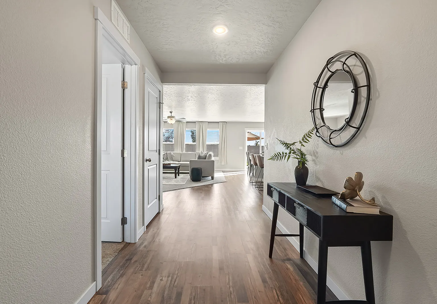 5 bed, 2695 sqft, $8,000 — Photo 2