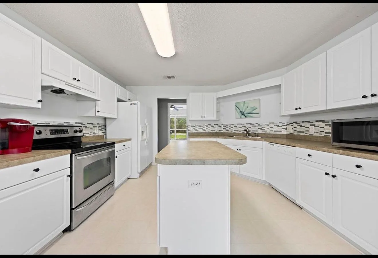 4 bed, 1896 sqft, $1,995 — Photo 3