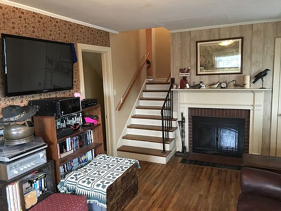 5th image of 352 W Water St
