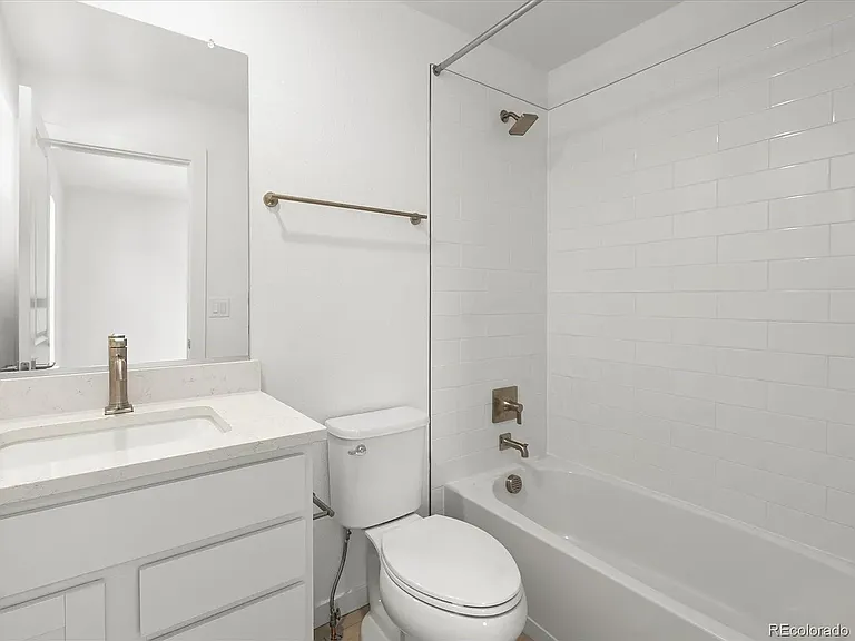 2046 S Holly St #1 — Photo 24