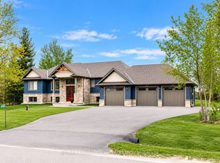 2055 Elana Dr, Severn, ON L3V 0C1