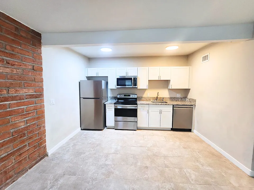 501 E Glenn St.